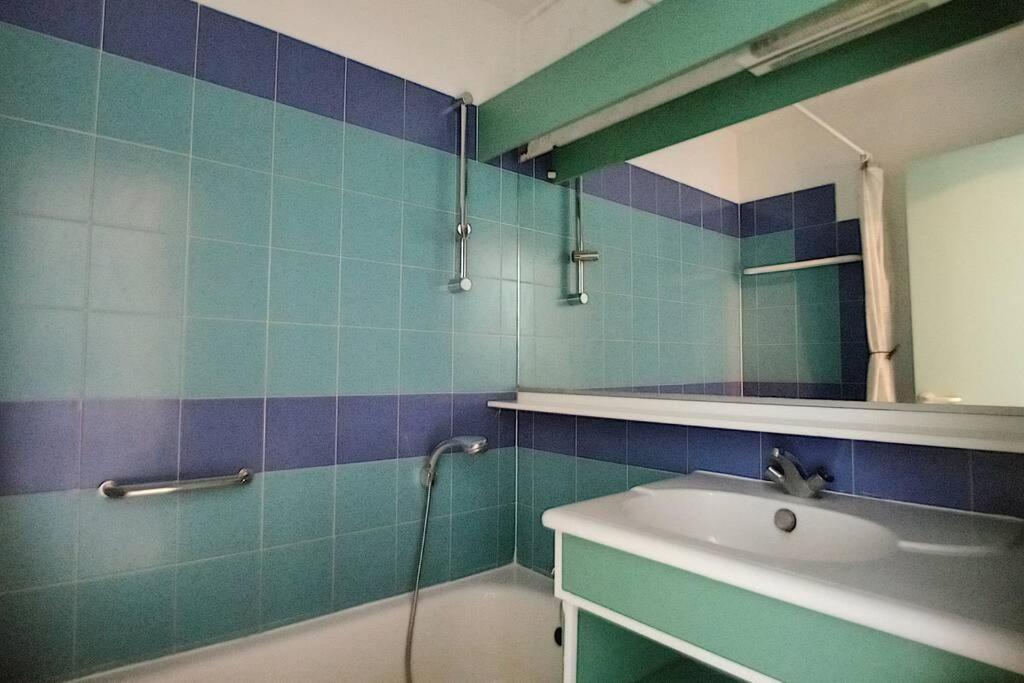 Antibes Les Pins 2 Pieces Vue Mer Piscine Parking Apartment Exterior photo